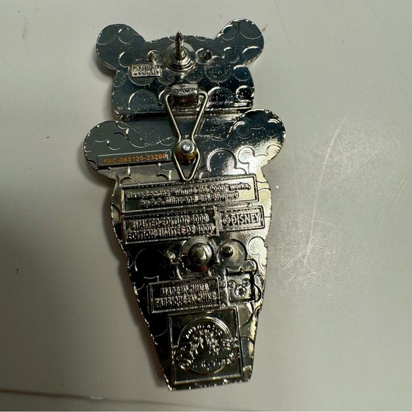 (Sold)NWT. Disney Pin Character Scoops - LE Winnie The Pooh And Tigger ice cream - Picture 8 of 9